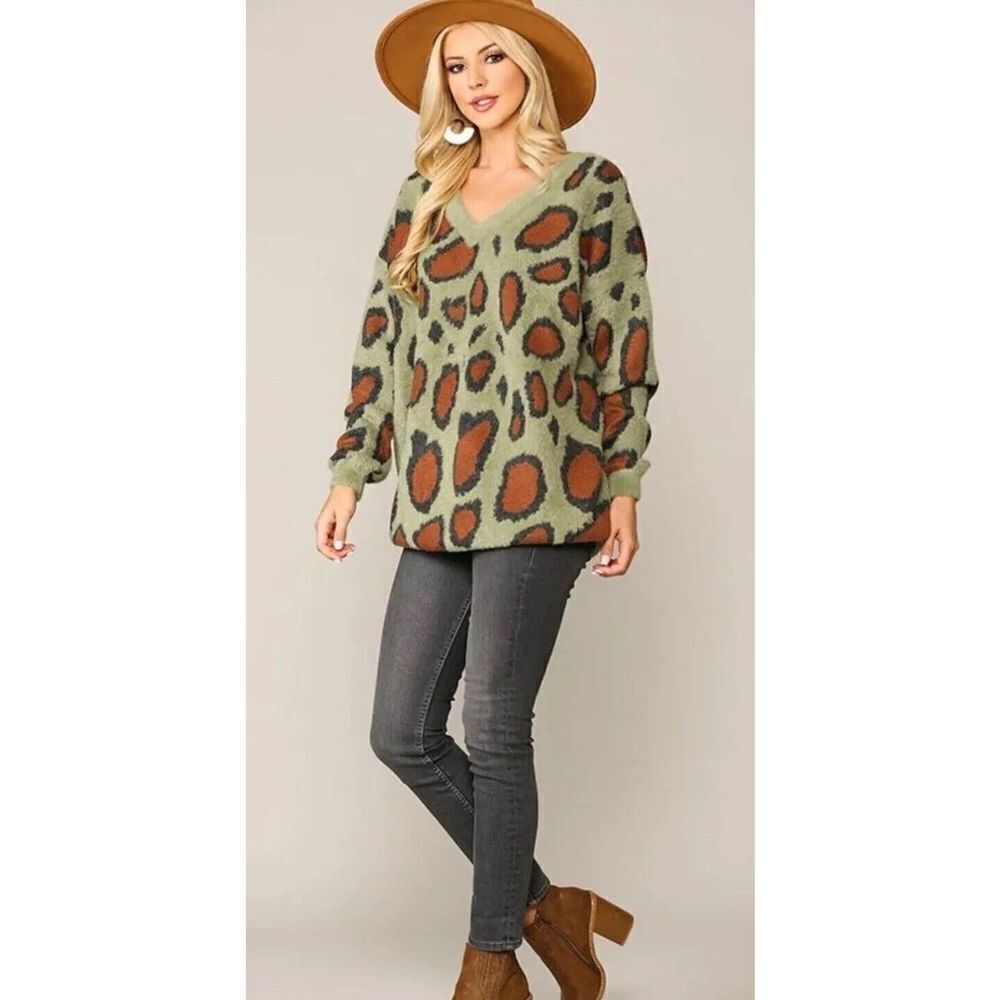 Gigio Leopard Pattern V-Neck Soft Sweater Top Medium Oversized Fuzzy Olive Green